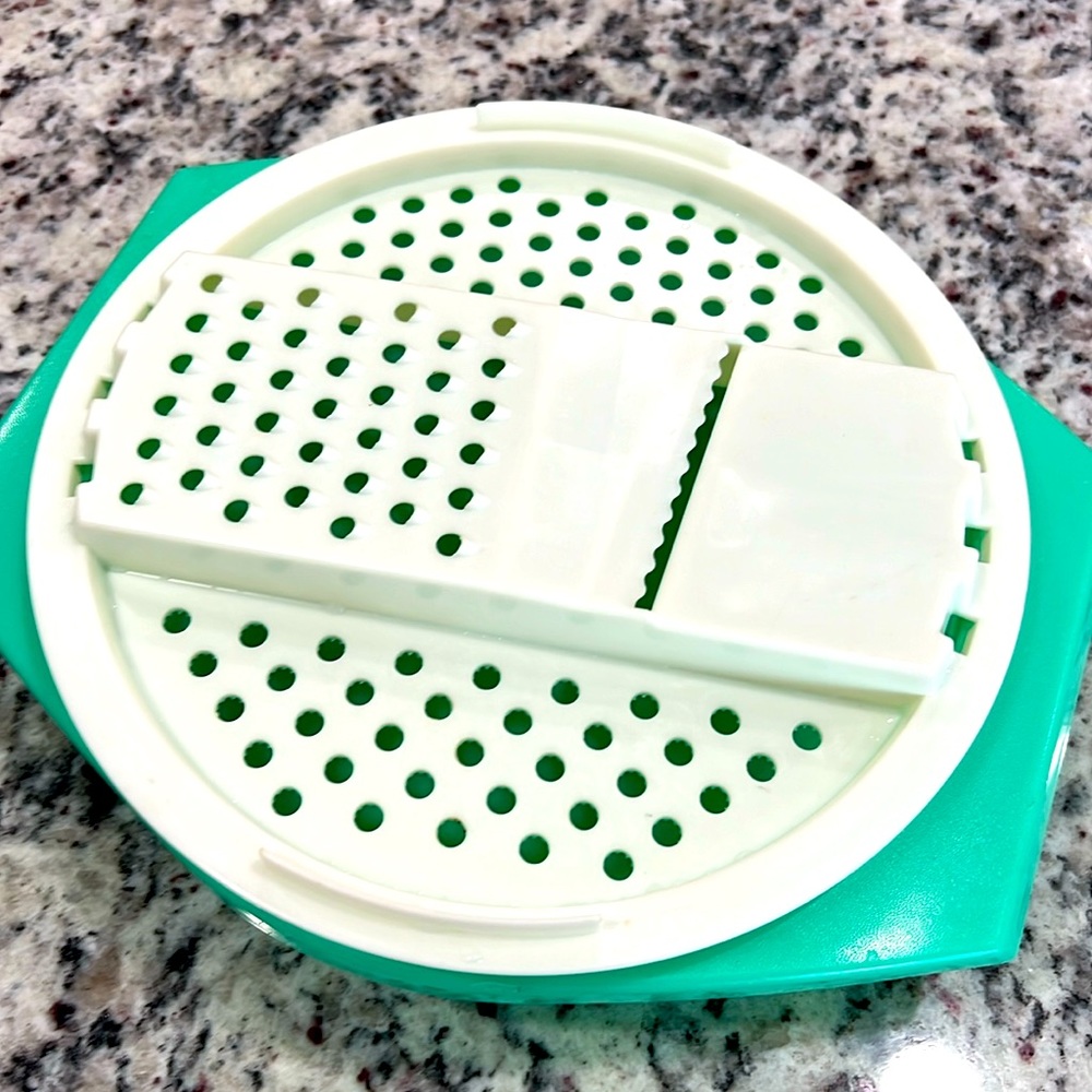Vintage Tupperware Grater Green/White